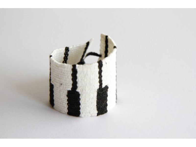 Handwoven bracelet black and white