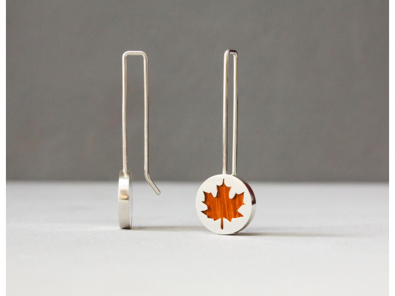 Maple leaf long earrings 